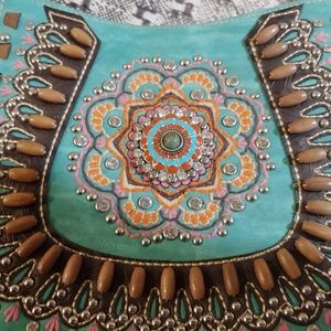 Mountain West gorgeous cross body bag.